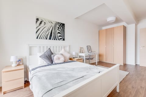 Photo of the whole room, Bedroom