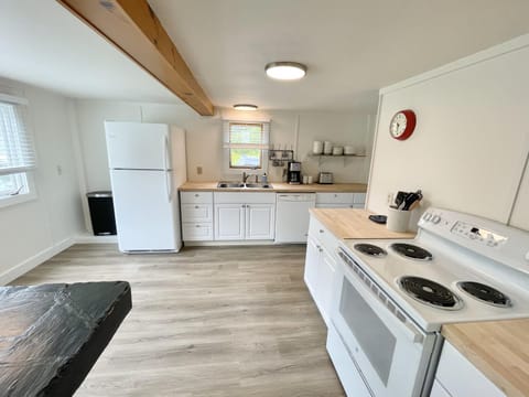 Beachfront 4 BR Spacious House! [Coastal Haven] House in Southwest Harbor