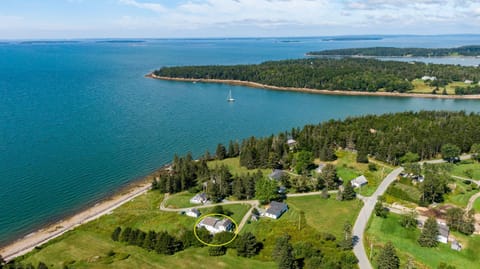 Beachfront 4 BR Spacious House! [Coastal Haven] House in Southwest Harbor