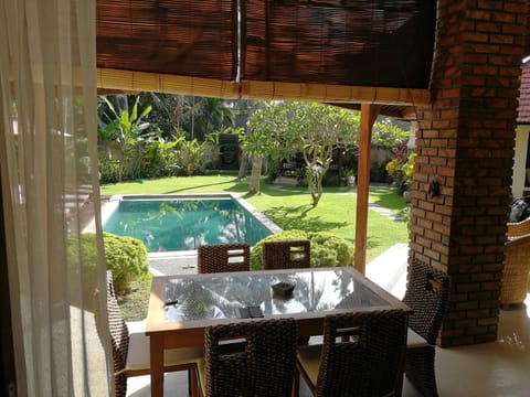 Dining area, Asian breakfast, American breakfast