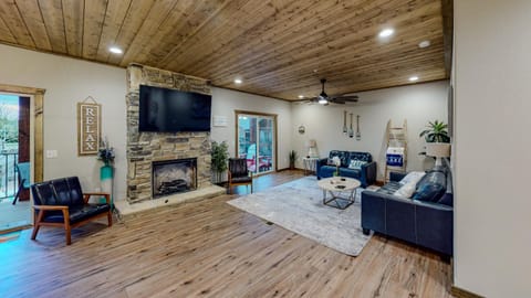 Table Rock Lake Luxury Resort Lodge - Boat Slip House in Indian Point