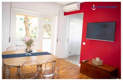 Communal lounge/ TV room, TV and multimedia, Dining area, air conditioner