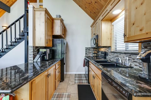 Serene Cabin Retreat Between Murphys and Arnold Cabin in Murphys