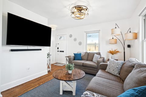 Communal lounge/ TV room, TV and multimedia, Living room, Evening entertainment