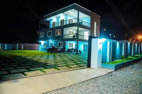 Property building, Patio, Garden, Balcony/Terrace, Beach, Parking
