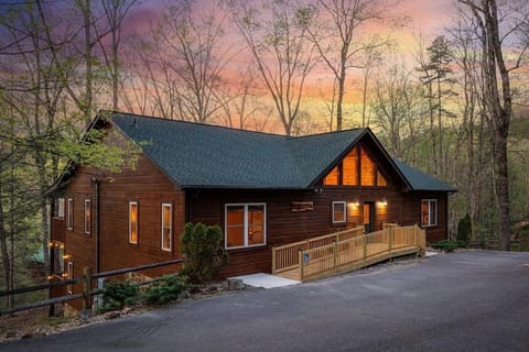 Hickory Hollow Lodge cabin Cabin in Sevier County