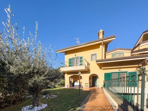 Property building, Day, Garden, Garden view