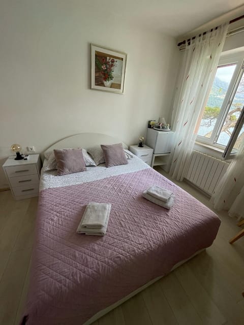 Bed, Bedroom, Sea view