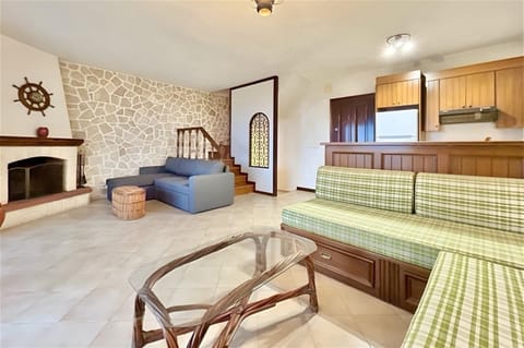 Kitchen or kitchenette, Seating area