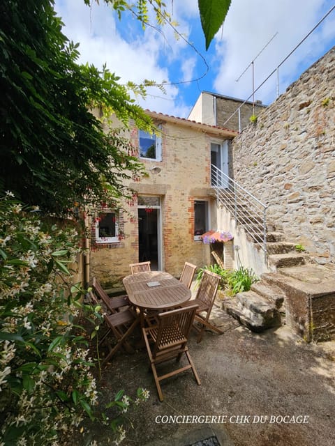 Patio, Dining area