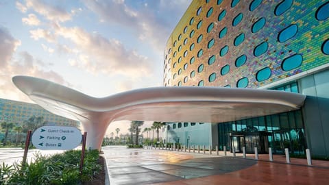 Facade/entrance