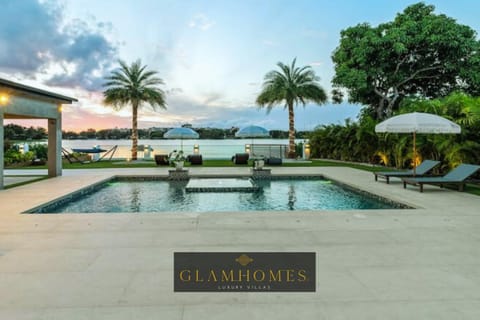 Hot Tub, Solarium, Balcony/Terrace, Seating area, Lake view, Swimming pool, Sunset, sunbed