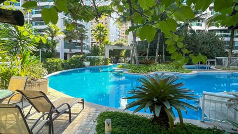 Garden, Area and facilities, Swimming pool