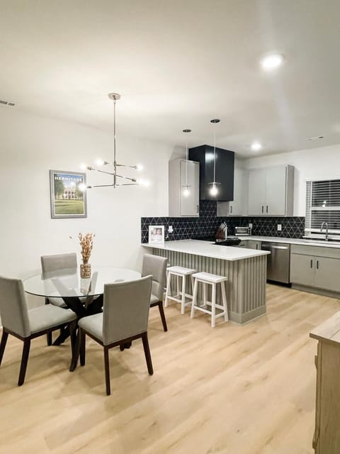 3BR Game Room Sleeps 10 Near Opry & Broadway House in Cloverhill