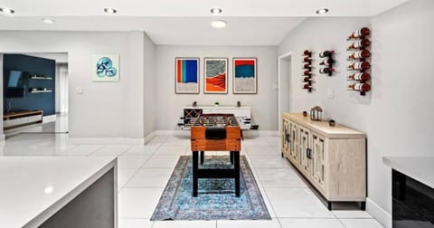 Game Room, Kitchen or kitchenette, Dining area