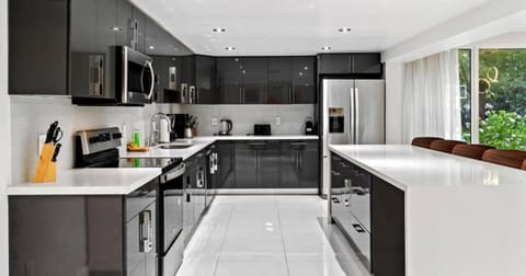 Kitchen or kitchenette, dishwasher, minibar, oven, pet friendly, stove