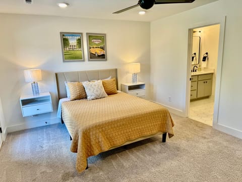 Near Broadway & Opry 3BR Game Room Sleeps 10 House in Cloverhill