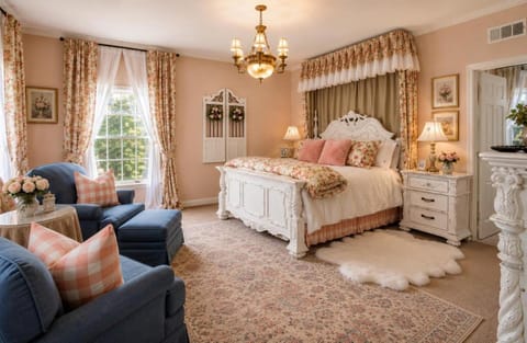 Seating area, Bedroom