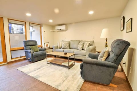 Violet @ Stella Ruby Cottages - Steps to Downtown Apartment in Moab