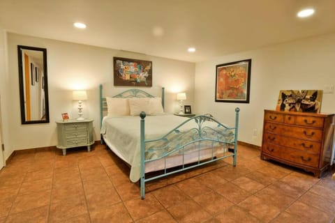 Violet @ Stella Ruby Cottages - Steps to Downtown Apartment in Moab