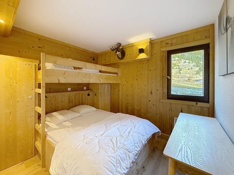 Bed, Bedroom, Mountain view, bunk bed