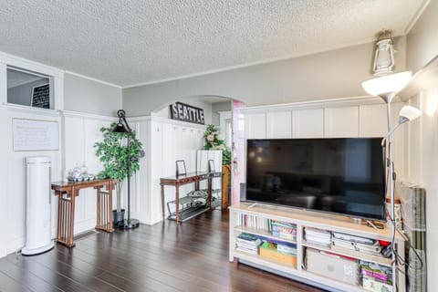 Walkable Queen Anne Cottage Less Than half Mi to Kerry Park House in Queen Anne