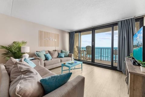 Communal lounge/ TV room, Natural landscape, TV and multimedia, View (from property/room), Balcony/Terrace, Living room, Seating area, Beach, Evening entertainment, Sea view