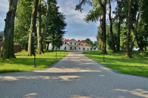 Facade/entrance, Area and facilities
