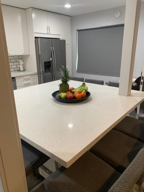 Family 4BR Home 15 min to Disneyland & Beach House in Tustin