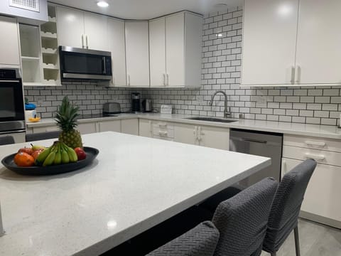 Family 4BR Home 15 min to Disneyland & Beach House in Tustin