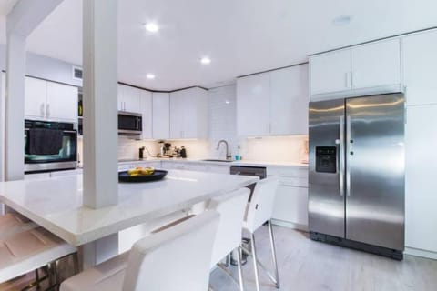 Family 4BR Home 15 min to Disneyland & Beach House in Tustin