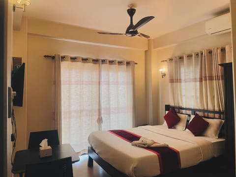Bed, TV and multimedia, Photo of the whole room, Bedroom, air conditioner