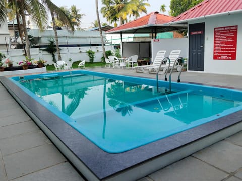 Pool view, Swimming pool, sunbed