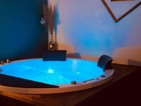 Hot Tub, Spa and wellness centre/facilities