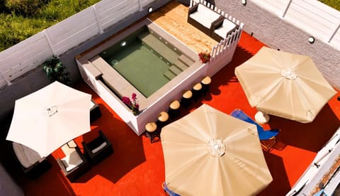 Balcony/Terrace, Swimming pool, sunbed