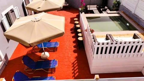 Seating area, Pool view