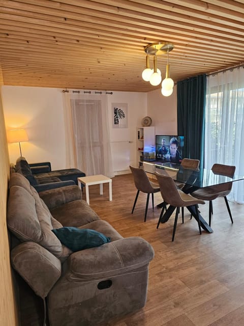 Disney Paris Big Family Home 8-10pers 2parking Apartment in Chessy