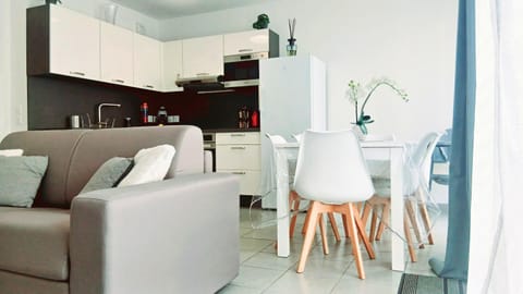 Living room, Dining area, kitchen