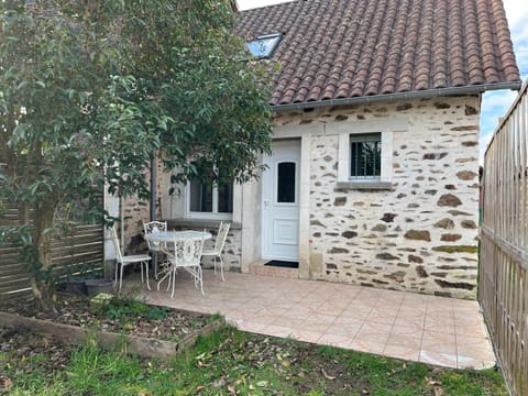 Property building, Patio, Dining area