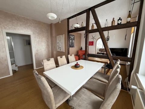 Dining area, Family