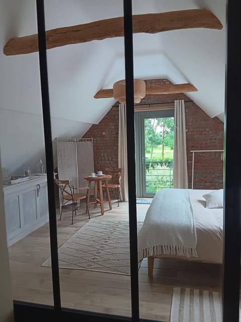 Bed, Photo of the whole room, Dining area, Bedroom
