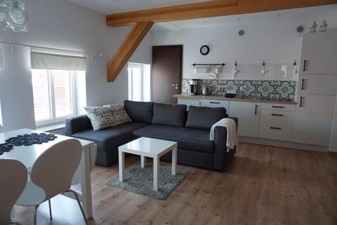 Kitchen or kitchenette, Seating area