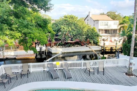 Florida Life on the Water. Heated Pool, fishing, kayaks, gameroom House in Tarpon Springs