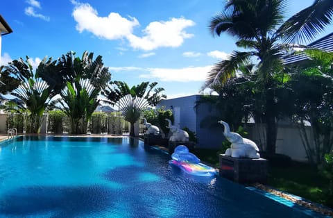 Day, Garden, Garden view, Pool view, Swimming pool, sunbed