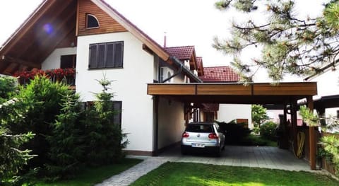 Facade/entrance, Skiing