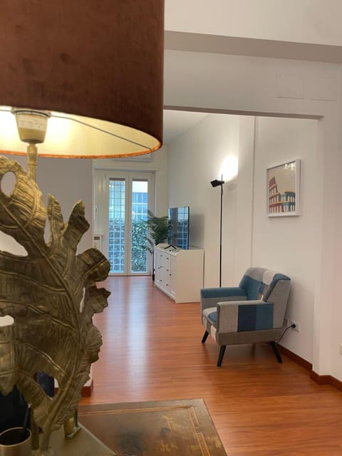 Comodo appartamento a pochi passi dalla fermata Porta Metronia Metro C Apartment in Rome