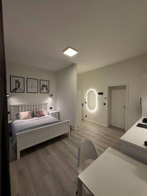 Bed, Photo of the whole room, Bedroom, hair dresser
