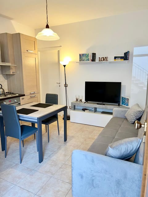 TV and multimedia, Coffee/tea facilities, Living room, Dining area, internet, kitchen