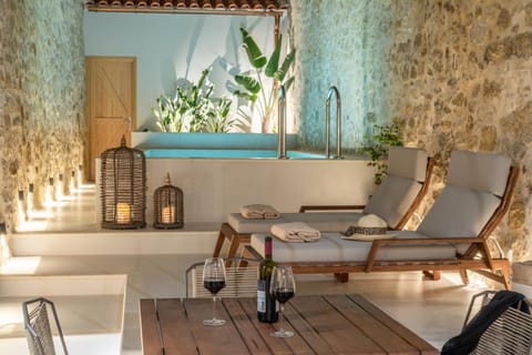 Seating area, Pool view, sunbed