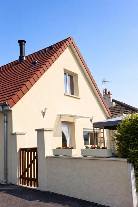 Maison Cosy proche Plage - Cour & Parkings House in Normandy